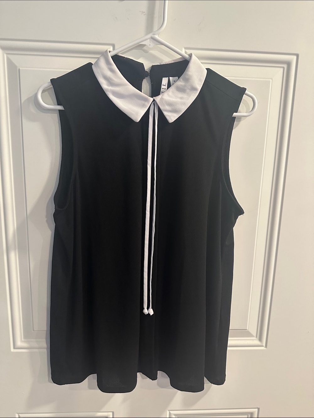 Elle Medium Black and White Peter Pan Collar Tank Top shirt